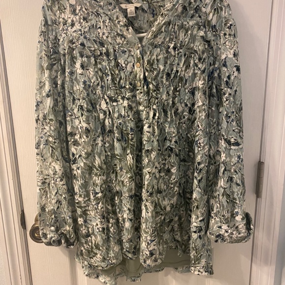 Flowered  Top - Picture 2 of 2